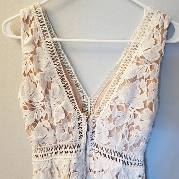 Romeo and Juliet Couture Double V Midi - Picture 7 of 7